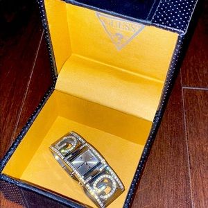 Beautiful Guess Logo original watch!✨new condition